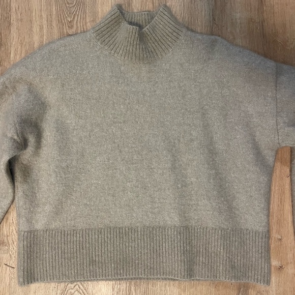 & Other Stories Cropped Mock Neck Sweater - Picture 4 of 9